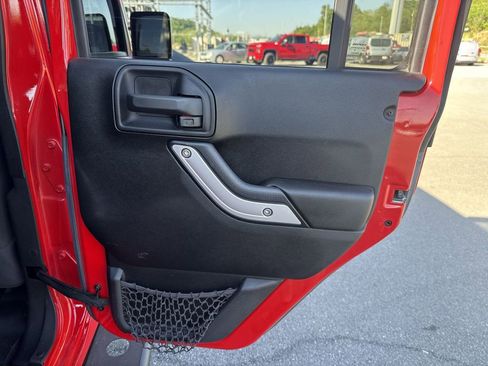 Used 2017 Jeep Wrangler Unlimited Rubicon w/ Max Tow Package AWD/4WD image 20