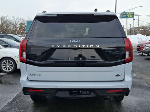 Used 2025 Ford Expedition Active image 5