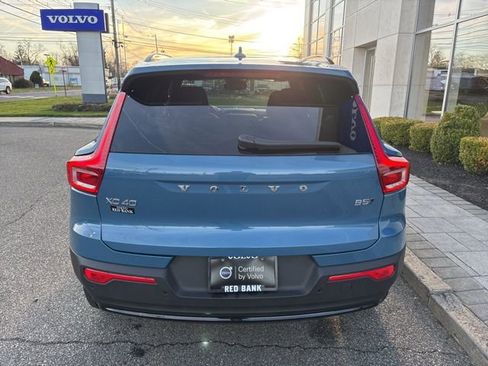 Used 2025 Volvo XC40 B5 Plus AWD/4WD image 4