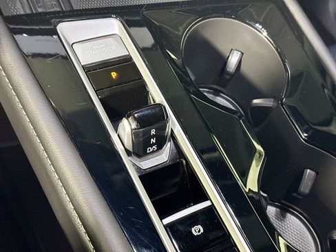 Certified 2025 Volkswagen Atlas Cross Sport SE image 17