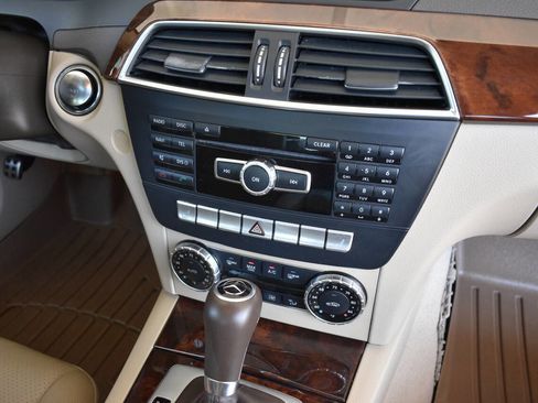 Used 2014 Mercedes-Benz C 250 Sedan image 23