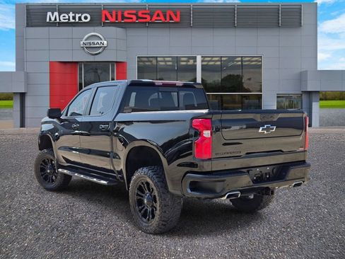 Used 2024 Chevrolet Silverado 1500 LT Trail Boss w/ LT Trail Boss Premium Package AWD/4WD image 4