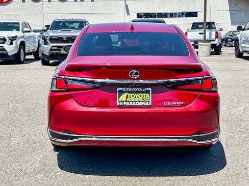 Used 2025 Lexus ES 300h w/ Premium Package FWD image 7