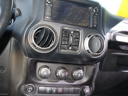 Used 2018 Jeep Wrangler Unlimited Sport S AWD/4WD image 11