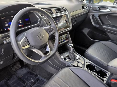 Used 2022 Volkswagen Tiguan SE image 30