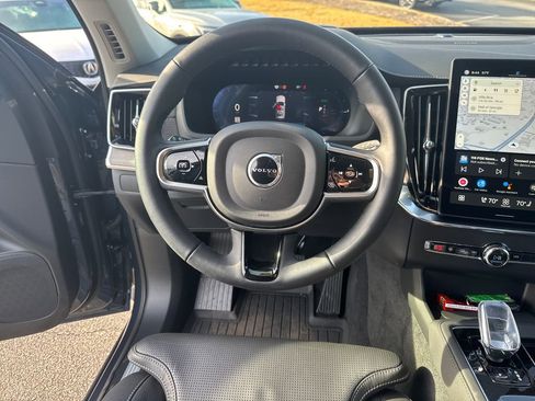 Certified 2025 Volvo XC90 T8 Ultra w/ Protection Package Premier image 17