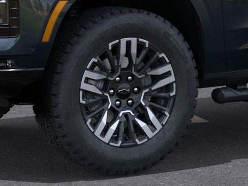 New 2026 Chevrolet Suburban Z71 image 30