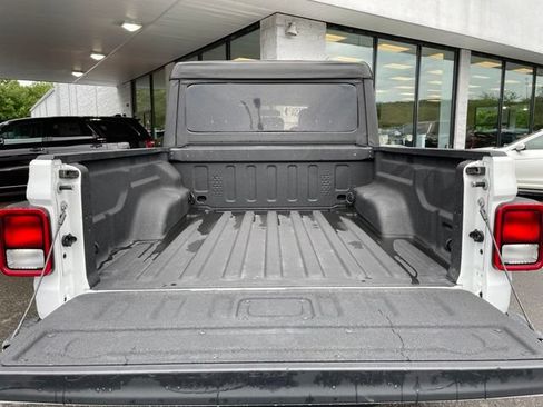Used 2023 Jeep Gladiator Sport AWD/4WD image 29