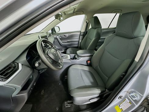 Used 2025 Toyota RAV4 LE image 13