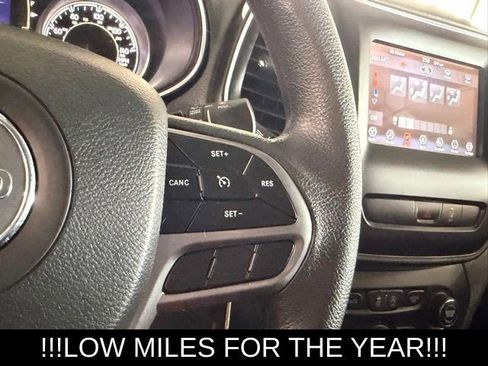 Used 2021 Jeep Cherokee Latitude FWD image 28