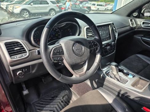 Used 2018 Jeep Grand Cherokee Altitude AWD/4WD image 13
