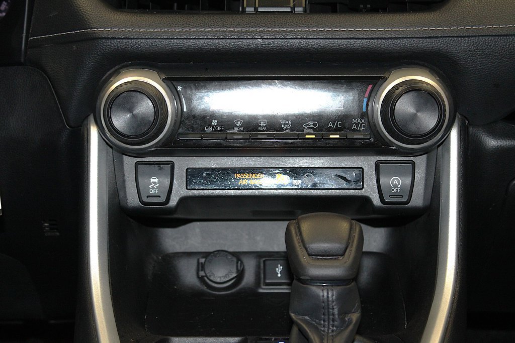 Used 2020 Toyota RAV4 LE w/ All Weather Liner Package AWD/4WD image 18