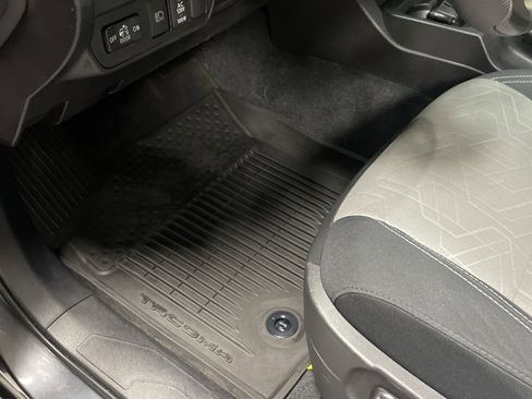 Used 2023 Toyota Tacoma TRD Sport image 17