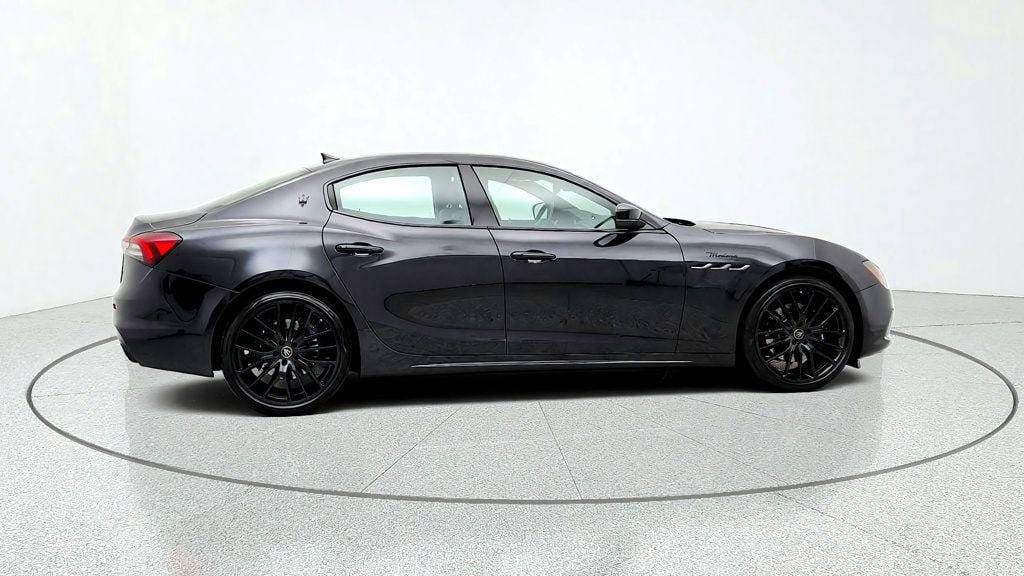 Used 2023 Maserati Ghibli Modena Q4 AWD/4WD image 4