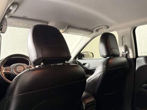 Used 2019 Jeep Compass Limited w/ Safety & Security Group AWD/4WD image 13