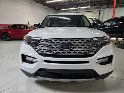 Used 2021 Ford Explorer Limited w/ Equipment Group 301A RWD image 2