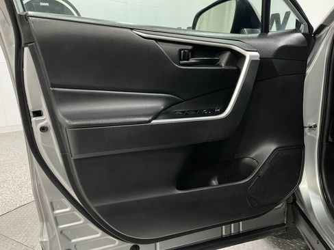 Used 2021 Toyota RAV4 LE w/ Carpet Mat Package (TMS) AWD/4WD image 13