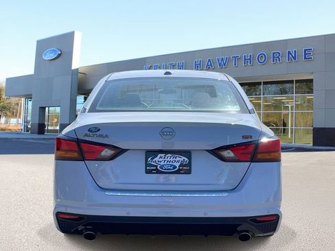 Used 2023 Nissan Altima 2.5 SR w/ SR Premium Package FWD image 5