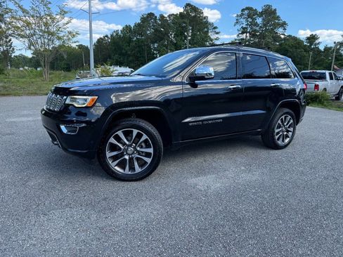 Used 2017 Jeep Grand Cherokee Overland w/ Jeep Active Safety Group AWD/4WD image 29