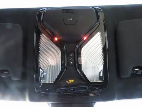 Used 2022 BMW 330i xDrive Sedan w/ Driving Assistance Package image 28