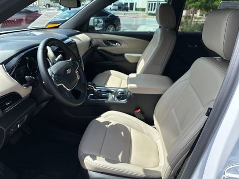 Used 2023 Chevrolet Traverse LT FWD image 17