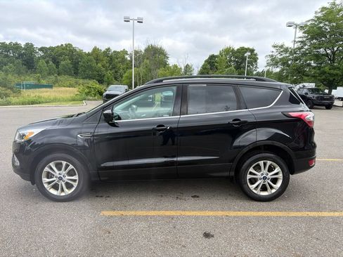 Used 2018 Ford Escape SE w/ SE Sync 3 Package AWD/4WD image 5