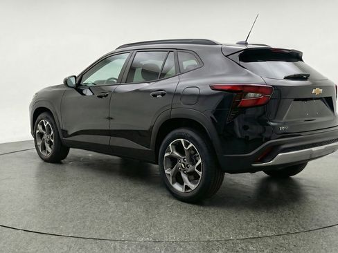 Used 2025 Chevrolet Trax LT image 6