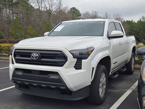 Used 2024 Toyota Tacoma SR5 image 4