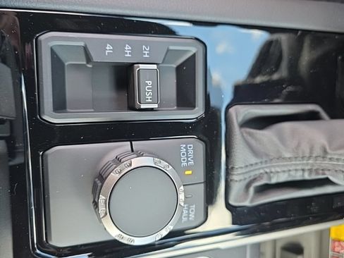 New 2026 Toyota Tundra Limited AWD/4WD image 24