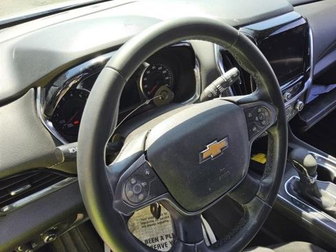 Used 2023 Chevrolet Traverse LT FWD image 3