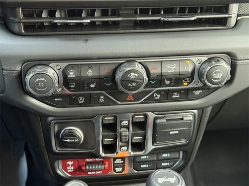 New 2025 Jeep Wrangler Unlimited Rubicon image 18