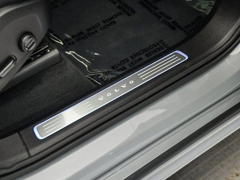 Certified 2025 Volvo XC90 B6 Core w/ Protection Package Premier image 19