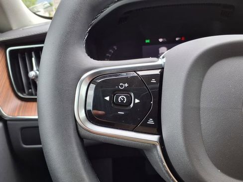 Used 2023 Volvo XC60 B5 Ultimate w/ Protection Package Premier FWD image 22