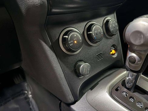 Used 2012 Nissan Rogue SL image 28