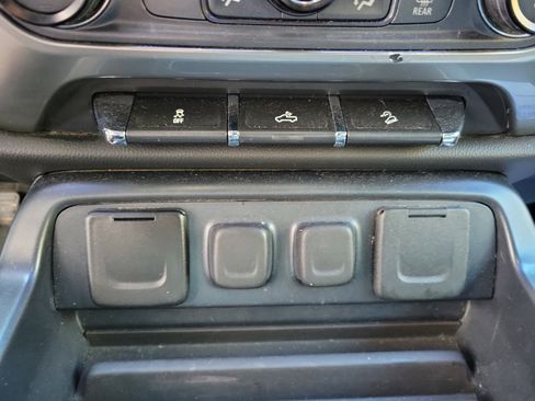 Used 2018 Chevrolet Silverado 1500 LT w/ All Star Edition image 27