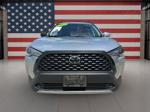 Used 2022 Toyota Corolla Cross LE image 2