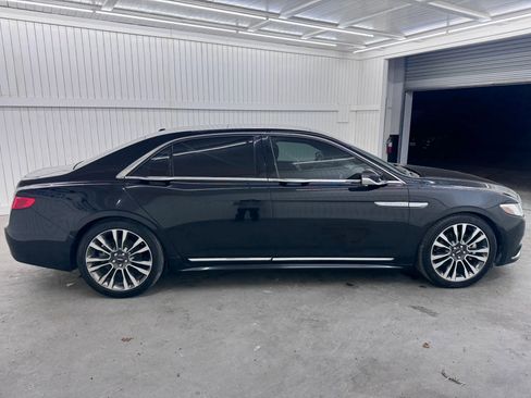 Used 2017 Lincoln Continental Select image 4