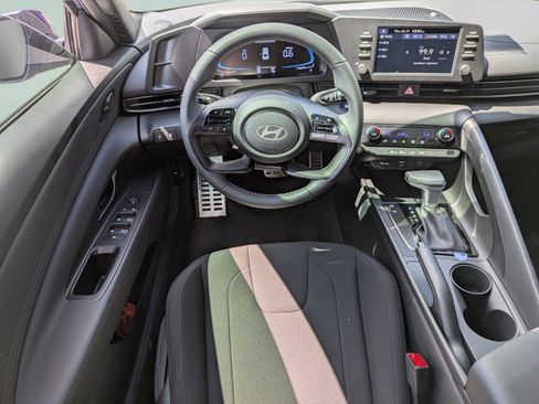 New 2025 Hyundai Elantra Sport FWD image 17