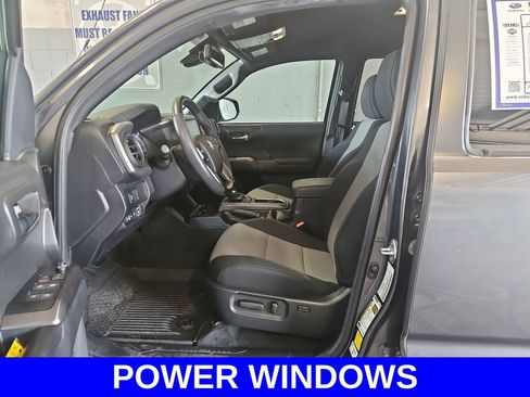 Used 2023 Toyota Tacoma TRD Sport AWD/4WD image 15