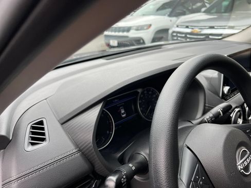 Used 2025 Nissan Sentra SV FWD image 34