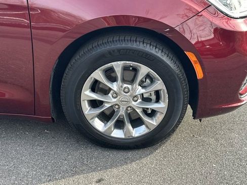 Certified 2021 Chrysler Pacifica Touring-L w/ Uconnect Theater Family Group image 16