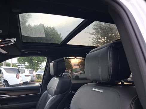 Used 2022 Jeep Grand Wagoneer Series I AWD/4WD image 13