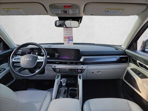 Used 2025 Kia Telluride S FWD image 18