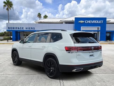 Used 2025 Volkswagen Atlas SE AWD/4WD image 3