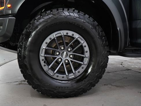 Used 2019 Ford F150 Raptor w/ Equipment Group 802A Luxury AWD/4WD image 32