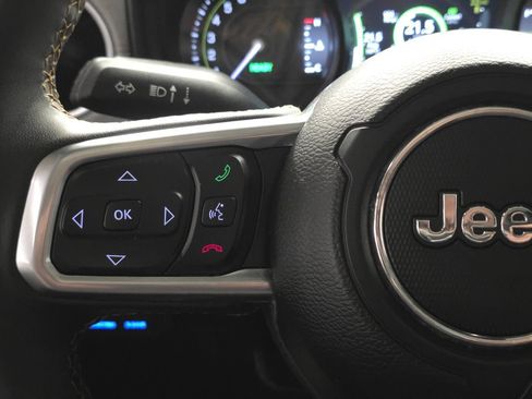 Used 2024 Jeep Wrangler Unlimited Sahara AWD/4WD image 34