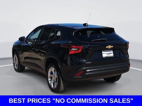 New 2026 Chevrolet Trax LS w/ LS Convenience Package FWD image 5