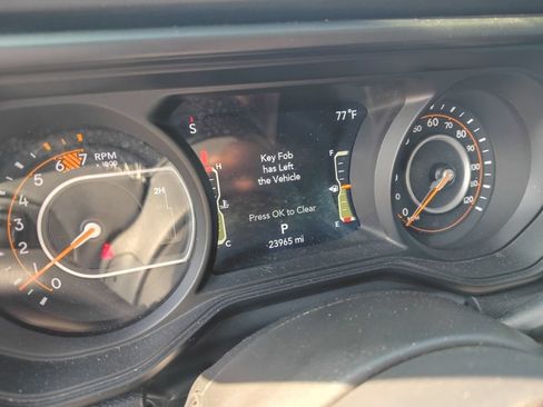 Used 2025 Jeep Wrangler Unlimited Rubicon AWD/4WD image 17