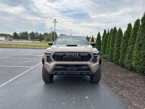 Certified 2025 Toyota Tacoma TRD Pro AWD/4WD image 3