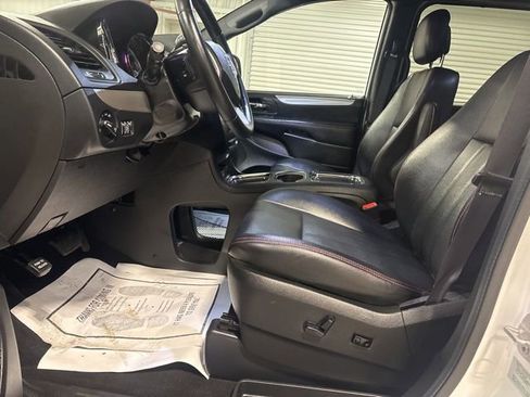 Used 2017 Dodge Grand Caravan GT image 13